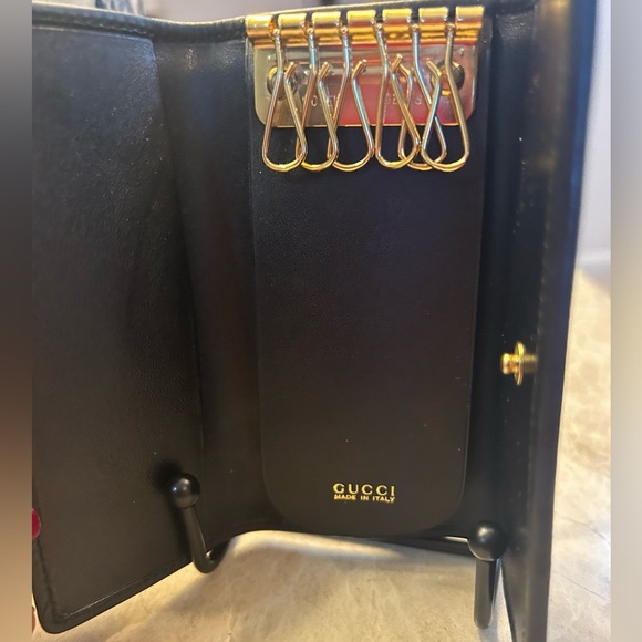 GUCCI black GG key chain and card holder. - Picture 4 of 13